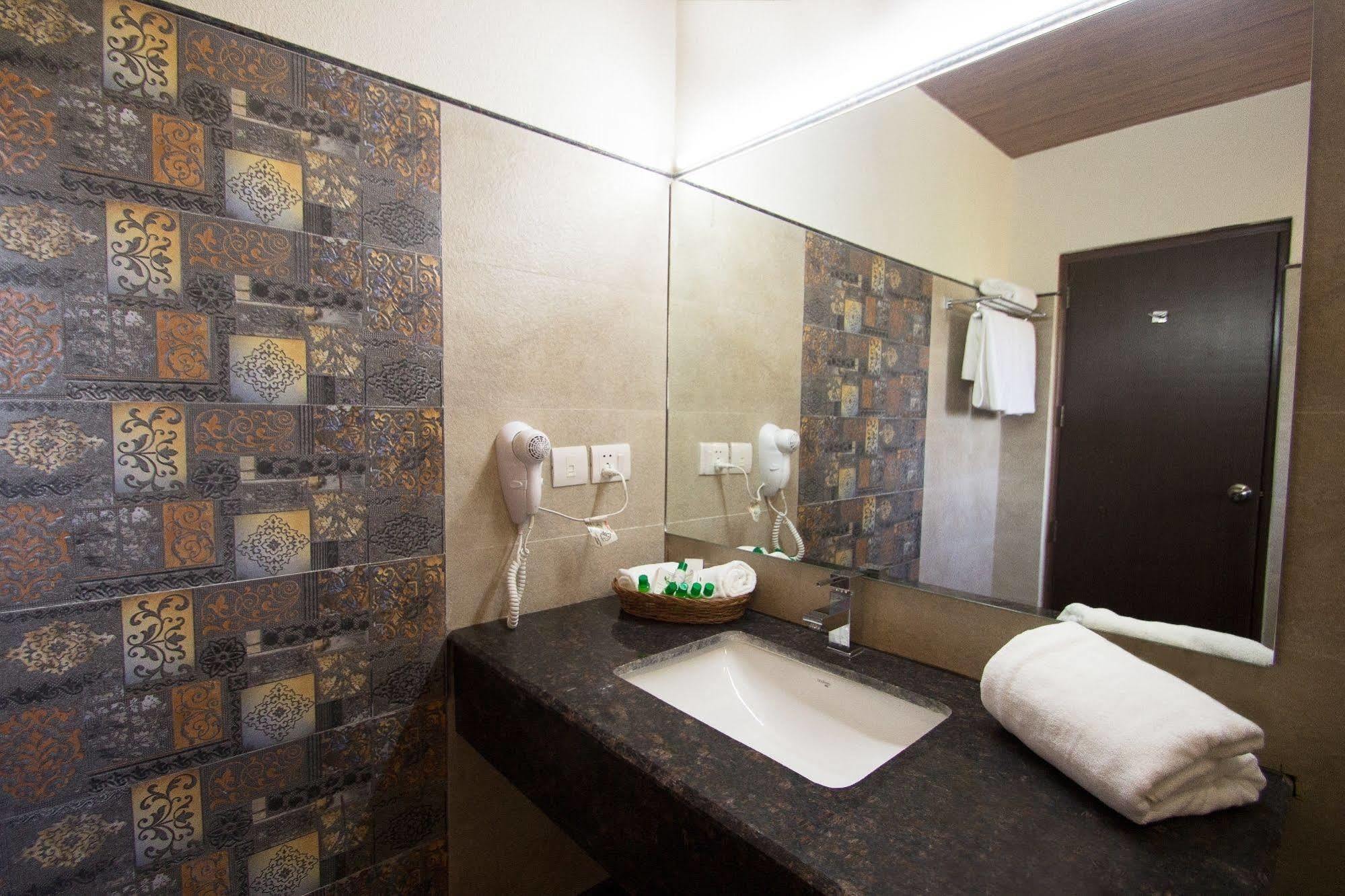 One Earth Royale Boutique Hotel Mussoorie Exteriör bild