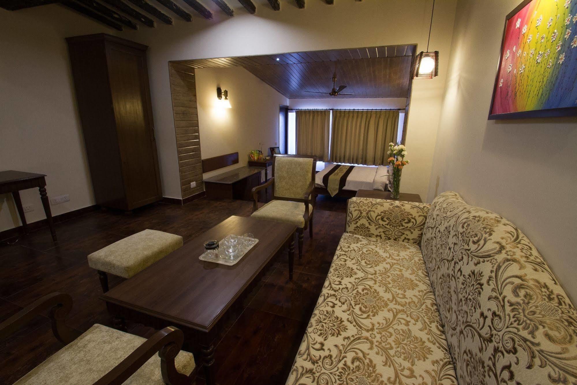 One Earth Royale Boutique Hotel Mussoorie Exteriör bild